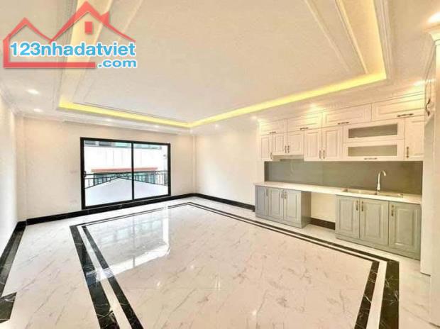 bán nhà Dương Quảng Hàm,Cầu Giấy 40m-11tỷ-5 tầng thang máy-20m ra otô