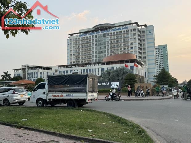 Bán toà nhà 5 tầng mặt tiền đường đồng khởi gần bệnh viện Đồng Nai 14,5 tỷ
