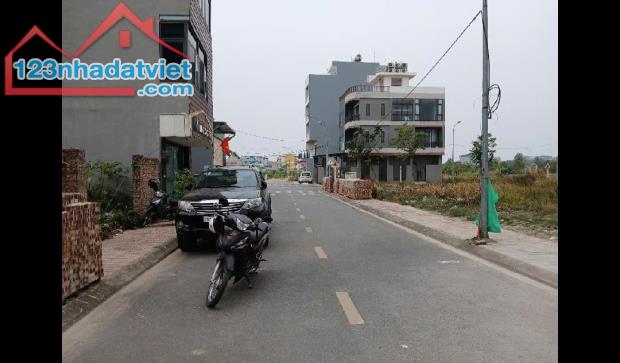 Bán lô đất ĐG ĐTM Bát Khối - Cự Khối - Thạch Bàn DT 75 m2 mặt 5 m .LH 0961833639 - 2
