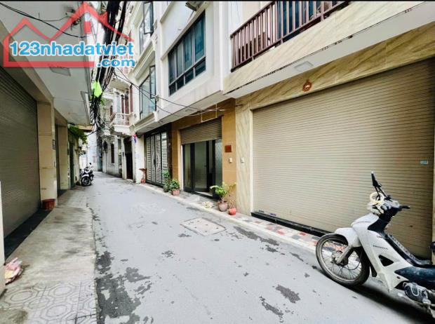 Bán nhà Thịnh Quang, Đống Đa, 42mx5t, mặt ngõ kinh doanh, gần phố, gần ô tô.