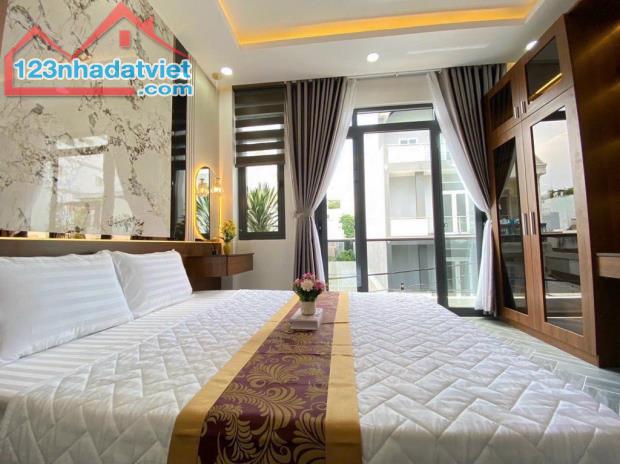 Bán nhà Lạc Long Quân - Mới tinh 5 tầng - Mặt tiền ngạo nghễ - Full nội thất - 3