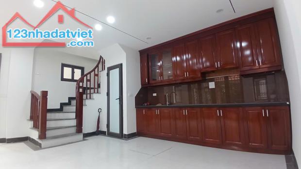 Bán nhà đường Nguyễn Văn Linh, Phúc Đồng, L.Biên. Lô góc, ngõ thông, 32m2 giá 6,5 tỷ