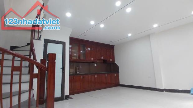 Bán nhà đường Nguyễn Văn Linh, Phúc Đồng, L.Biên. Lô góc, ngõ thông, 32m2 giá 6,5 tỷ - 1