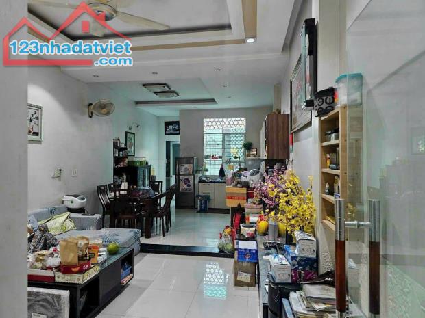 Bán nhà mặt tiền Trương Định, gần VinCom, bệnh Viện Hoàn Mỹ, Biên Hòa, 118m2, giá 13 tỷ.