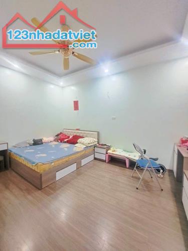 Bán Nhà Khương Đình, Thanh Xuân, 33m2, 5T,4N, Ngõ Nông, Sát CC Five STar, Nhà Đẹp, Ở Sướng - 2