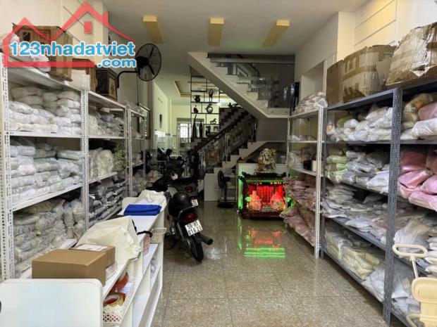 Mặt tiền Cao Xuân Dục 4x19 nở hậu 9 chỉ 12 tỷ