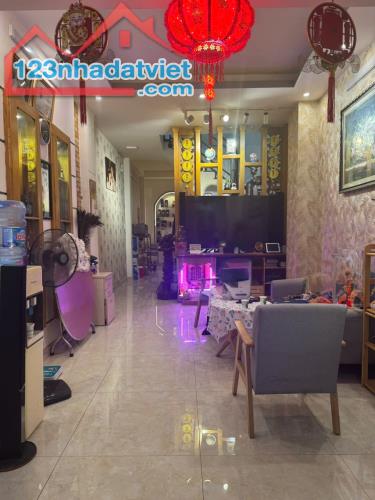 Quận 6,Cư Xá PL A, Nhà đẹp 4 tầng,dtsd 200zm2  gần chợ, kế MT Hậu Giang.