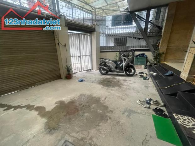 BÁN NHÀ NGÕ 260 CẦU GIẤY, LÔ GÓC Ô TÔ TRÁNH 8 TẦNG THANG MÁY, DT 147M2 GIÁ 44.5 TỶ