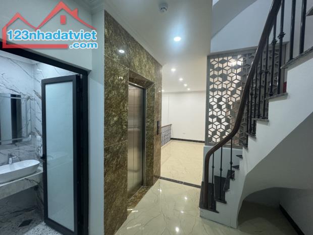 5 TẦNG NHÀ MỚI -THANG MÁY NHẬP KHẨU -NỘI THẤT LONG -ÔTÔ VÀO -CẠNH PARK CITY -HÀ ĐÔNG. - 3