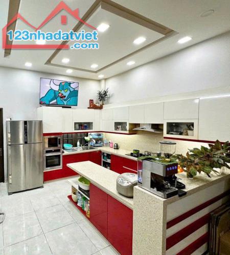 Bán nhà 4 lầu mái Thái 100m2(5x20) ngay chợ Phạm Văn Bạch HXT thông có GARA chỉ 13 tỷ. - 3