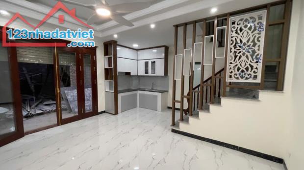 Hoàng Mai - gần phố 20m ra oto , đủ tiện ích dt 30M giá 4.95 tỷ SĐ nở hậu - 2