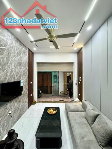 Nhỉnh 4 Tỷ - Nhà Đẹp- Gần phố- Cách Ô Tô Tránh 15m- 22m2- 4 Tầng