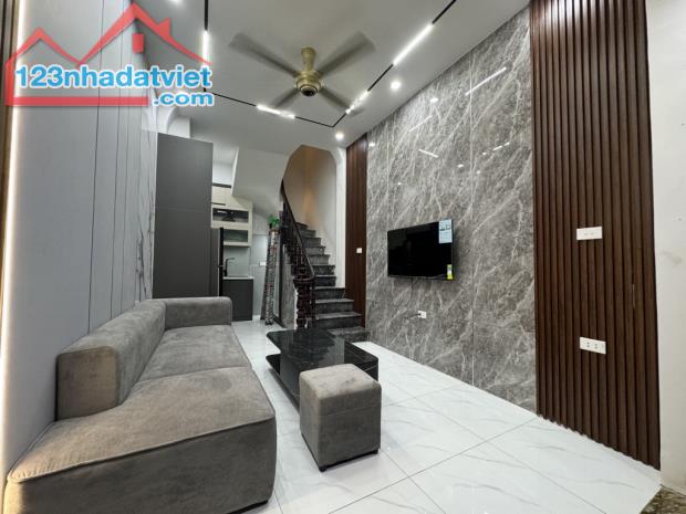Nhỉnh 4 Tỷ - Nhà Đẹp- Gần phố- Cách Ô Tô Tránh 15m- 22m2- 4 Tầng - 1
