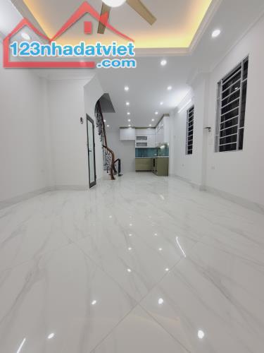 Bán nhà phố Vĩnh Hưng Hoàng Mai Dt 45m x 5 tầng Xây Mới lô góc 20m ra mặt phố vf3 vào nhà - 2
