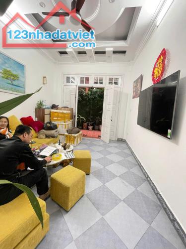 Bán Nhà Giáp Nhất Dt 43m2 5 tầng mt 3.8m Giá 8.8 tỷ Thanh Xuân - 1