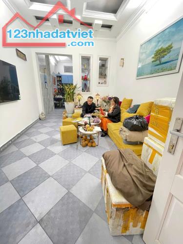 Bán Nhà Giáp Nhất Dt 43m2 5 tầng mt 3.8m Giá 8.8 tỷ Thanh Xuân - 2