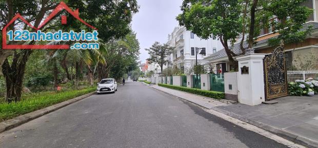 Bán đất biệt thự kdt sinh thái Sông Hồng Thủ Đô, Vĩnh yên, VP. View hồ.