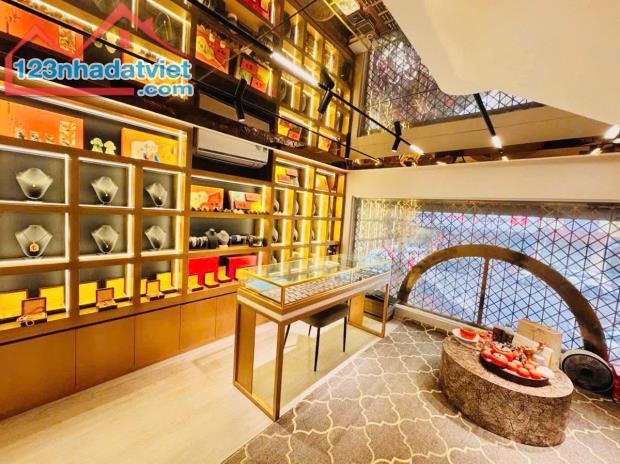 🏡 BÁN NHÀ MẶT PHỐ PHAN CHU TRINH – 35M² – 7 TẦNG – MẶT TIỀN 4.4M – HIẾM CÓ!