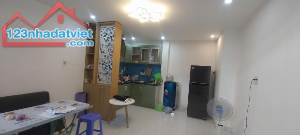 ♥ Nhà 2 mặt kiệt, cách MT Hoàng Diệu 45m, kiệt thông, gần Chợ Mới, 2 tầng, chắc đẹp ở