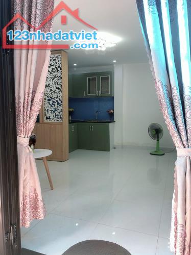 ♥ Nhà 2 mặt kiệt, cách MT Hoàng Diệu 45m, kiệt thông, gần Chợ Mới, 2 tầng, chắc đẹp ở - 3