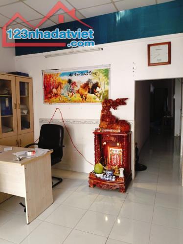 Nhà mặt tiền HT 06 ,Hiệp Thành ,Q12 DT 102 m2 . Giá chỉ 5.2 tỷ (TL).