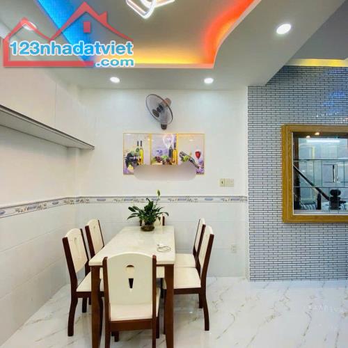 CẦN BÁN GẤP NHÀ 1 TRỆT 1 LẦU 2PN 2TOILET,BAN CÔNG,HÈM XE HƠI,SỔ HỒNG RIÊNG. - 2