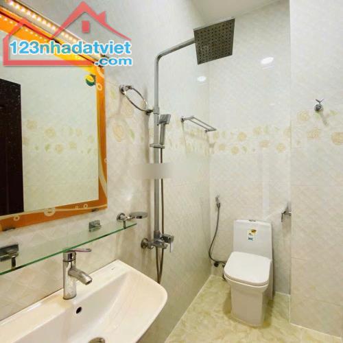CẦN BÁN GẤP NHÀ 1 TRỆT 1 LẦU 2PN 2TOILET,BAN CÔNG,HÈM XE HƠI,SỔ HỒNG RIÊNG. - 4