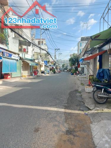 BÁN ĐẤT TẶNG NHÀ, HẺM THÔNG XE HƠI ĐỔ CỬA, GẦN ĐH CẢNH SÁT, 11x16; CHỈ 12 TỶ. - 1