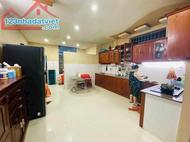 Nhà mặt tiền kinh doanh Ngô Quyền, Sơn Trà, 150m2,3 tầng, Nội thất Gỗ,giá Chỉ 10,9 tỷ - 2