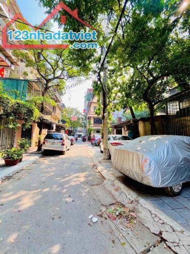 TT B4 Nghĩa Tân - Ô tô đỗ cửa - Nhà đẹp lung linh - 4,65 tỷ.