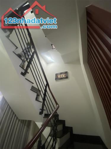 **Bán nhà đường Cách Mạng Tháng 8, phường 5 Tân Bình (4*14) - 3 tầng