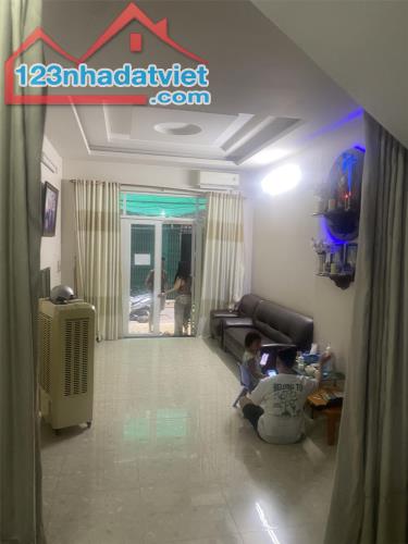 **Bán nhà đường Cách Mạng Tháng 8, phường 5 Tân Bình (4*14) - 3 tầng - 1