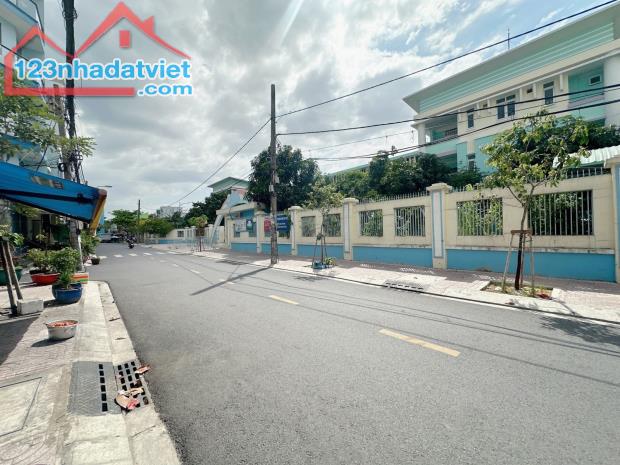 Mặt tiền cư xá Bùi Minh trực P5Q8. 47m2, 2 lầu 4 * 12. Giá 13.5 TL