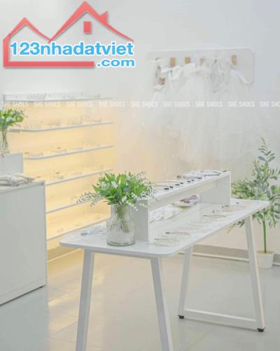 Gò Vấp ! Sang nhượng MẶT BẰNG KINH DOANH shop GIÀY DÉP do chuyển địa điểm, Tel : - 3