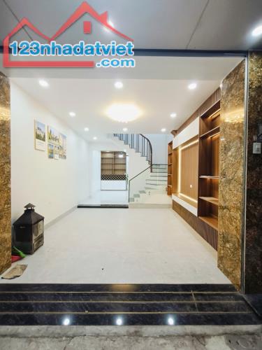 Bán nhà riêng Gara ô tô tại đường Giải Phóng , 45m × 5 tầng , Đẹp Long Lanh ,  Giá 7,9 tỷ - 1