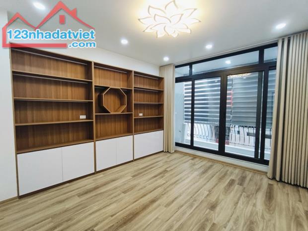 Bán nhà riêng Gara ô tô tại đường Giải Phóng , 45m × 5 tầng , Đẹp Long Lanh ,  Giá 7,9 tỷ - 3
