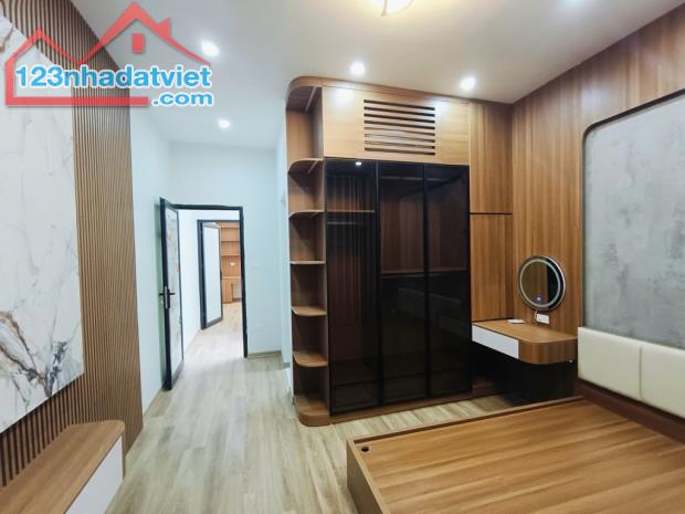 Bán nhà riêng Gara ô tô tại đường Giải Phóng , 45m × 5 tầng , Đẹp Long Lanh ,  Giá 7,9 tỷ - 4