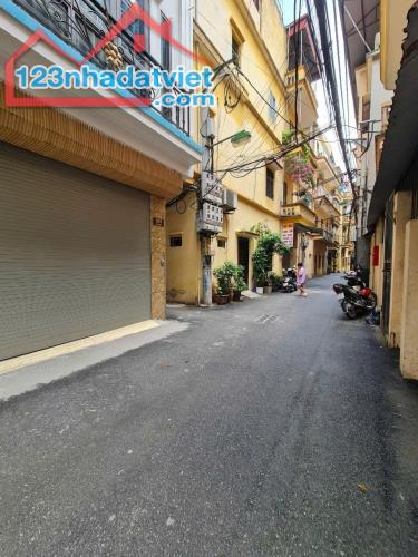 Bán nhà Phùng Khoang NTL,Ô tô tránh vào nhà - Ngõ thông kinh doanh - Lô góc - 40m - hơn 8 - 1
