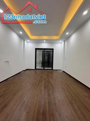 Nhà mặt ngõ Trung tâm Ngã Tư Sở , ngõ rộng ,nhà đẹp sân để xe riêng , thiết kế hiện đại 4