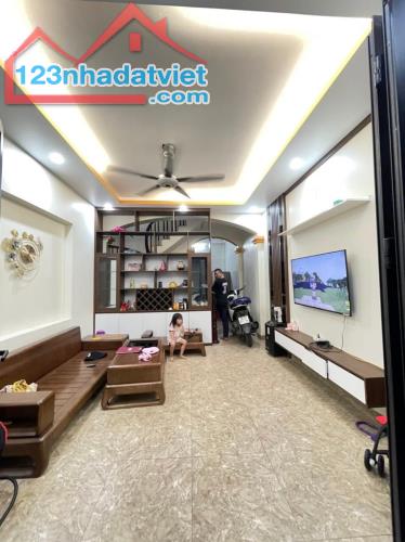 5 tỷ 1 nhà Kim Giang Thanh Liệt Thanh Trì ô tô cách 10m  + Nhà cực đẹp ngõ rộng hơn 2m