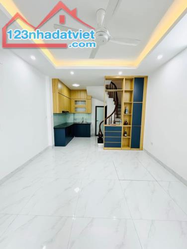 Nhà dân xây mới 5T mặt tiền 4m đường thông phân Nhà dân xây mới 5T mặt tiền 4m đường thông - 2