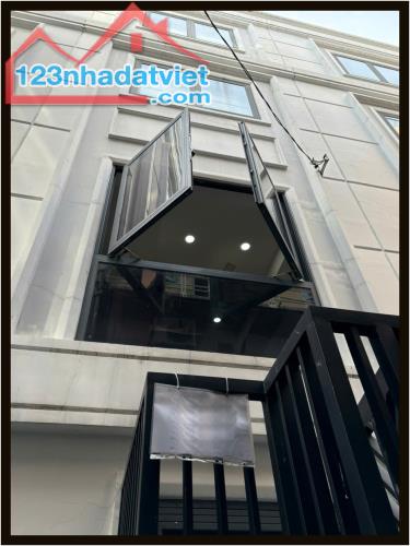 Cần bán rẻ nhà vị trí đẹp 1 trệt 3 lầu Nguyễn Thị Minh Khai Q1 TP.HCM - 1