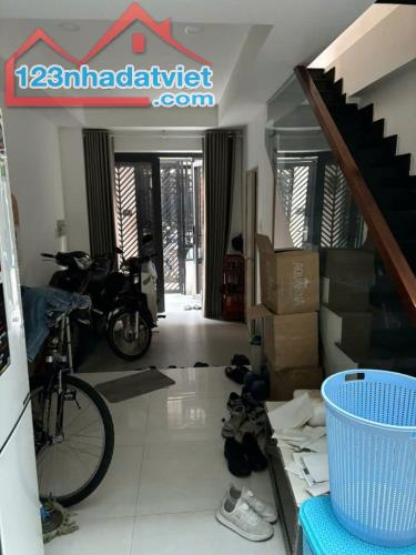 Cần bán rẻ nhà vị trí đẹp 1 trệt 3 lầu Nguyễn Thị Minh Khai Q1 TP.HCM - 2