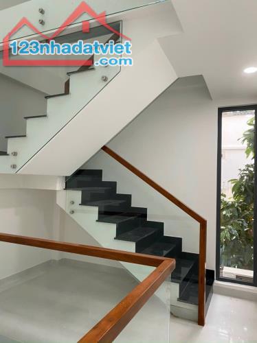 Cần bán rẻ nhà vị trí đẹp 1 trệt 3 lầu Nguyễn Thị Minh Khai Q1 TP.HCM - 3
