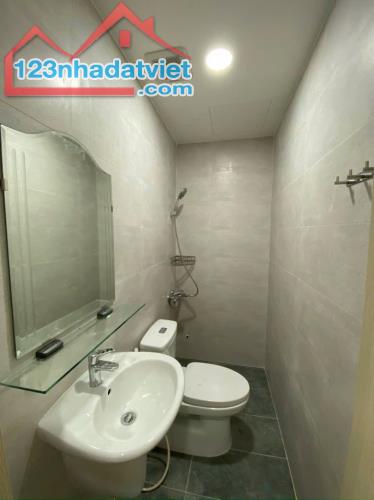 Cần bán rẻ nhà vị trí đẹp 1 trệt 3 lầu Nguyễn Thị Minh Khai Q1 TP.HCM - 5