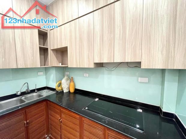 BÁN NHÀ HÀO NAM - 4 TẦNG ĐẸP LUNG LINH - GẦN GA CÁT LINH - GIÁ 6.5 TỶ! - 28m - 3