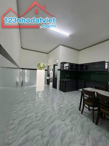 Nhà cấp 4, SHR, 124,2m2, mới keng, Tân Thông Hội, Giá 935 Triệu. - 2