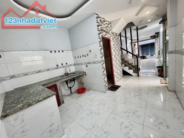 SIÊU PHẨM NHÀ ĐẸP- SÁT NGAY QUẬN 5  - DẠ NAM . Phường 3. Quận 8 . NGAY CẦU CHỮ Y . KD đỉnh - 2