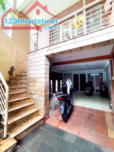 Biệt thự mini Cổ Linh-Tư Đình, 125m x 5 tầng, mặt tiền 8.5m, 1 mặt phố 1 mặt ngõ, gara - 1