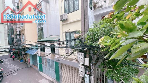 Bán nhà Khương Trung, Hoàng Văn Thái, 40m2 x 4Tầng, Ôtô , lô góc Kinh doanh sầm uất, giá 6 - 2